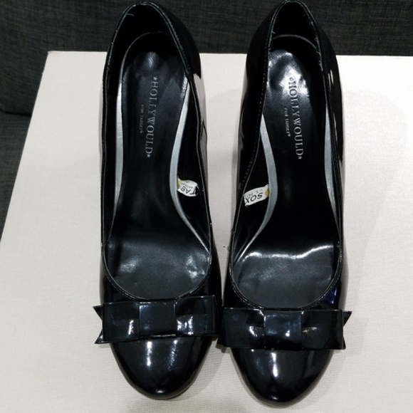 DONATED. Patent leather heels with bow. - Picture 8 of 8